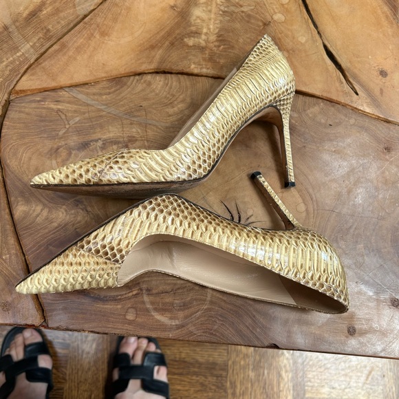MANOLO BLAHNIK BEIGE SNAKESKIN BB CLASSIC PUMPS POINTY TOE HEELS - Picture 8 of 10